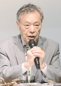 講演する穀田氏